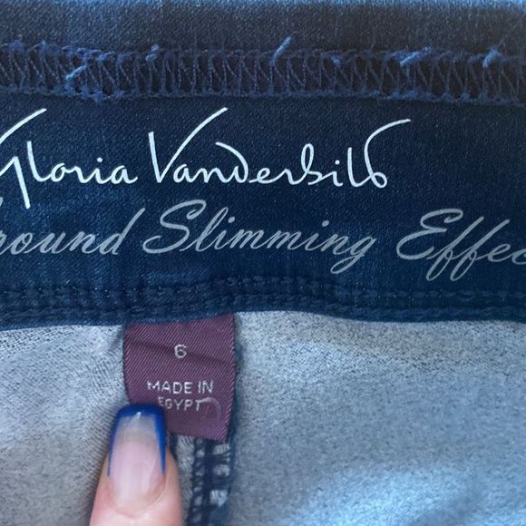🔴 2 for $25 Gloria Vanderbilt Avery total contour cropped jeans - Picture 7 of 14